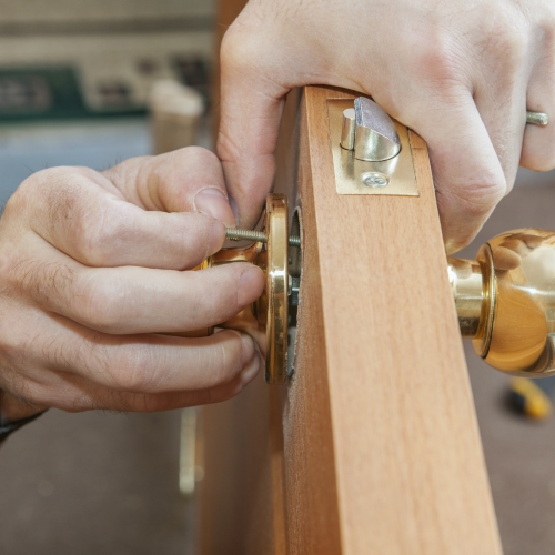 Installing a door handle